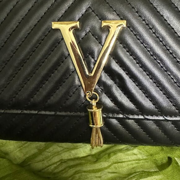 Black Quilted Chevron Shoulder Bag With Gold Chain And Tassel - Picture 4 of 6